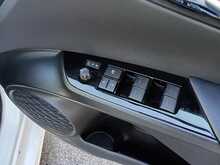 Toyota Prius S - U8103