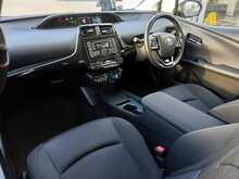 Toyota Prius S - U8103