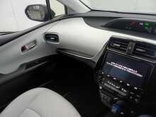 Toyota Prius A PremiumTouringSelection 4WD - U8104