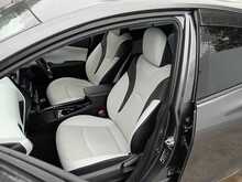 Toyota Prius A PremiumTouringSelection 4WD - U8104