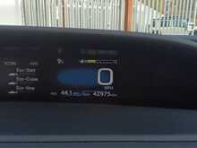 Toyota Prius S - U8106