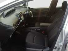 Toyota Prius S - U8107