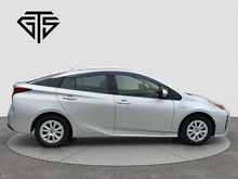 Toyota Prius S - U8109