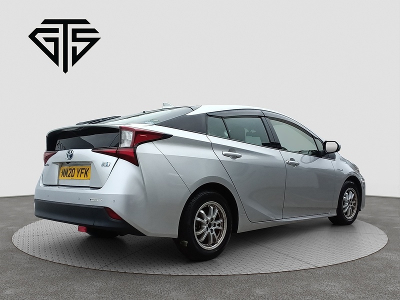 Toyota Prius S - U8175