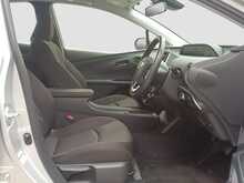 Toyota Prius S - U8175