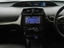 Toyota Prius S - U8175