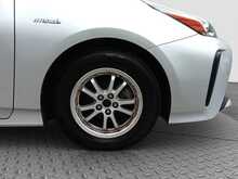 Toyota Prius S - U8175