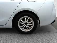 Toyota Prius S - U8175