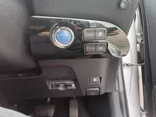 Toyota Prius S - U8175