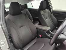 Toyota Prius S - U8175