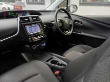 Toyota Prius S - U8175