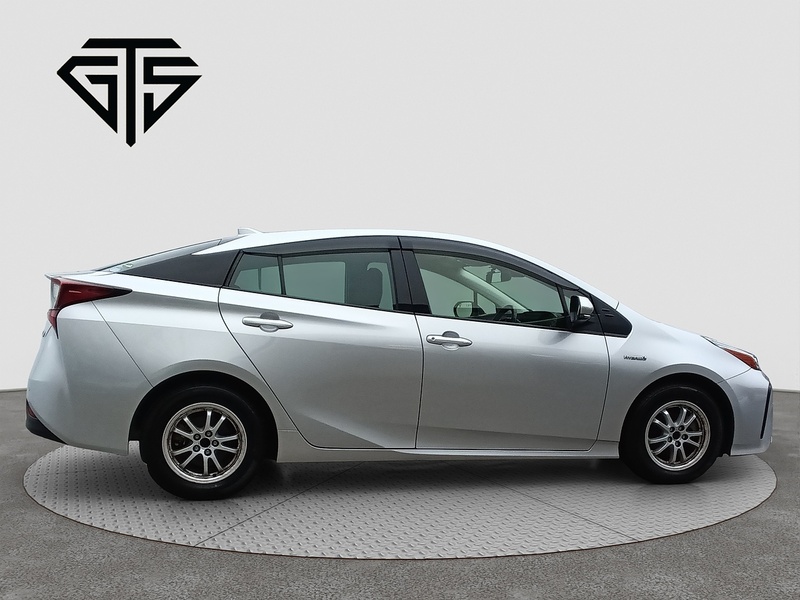 Toyota Prius S - U8175