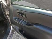 Toyota Voxy X - U8176