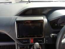 Toyota Voxy X - U8176