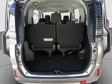 Toyota Voxy X - U8176