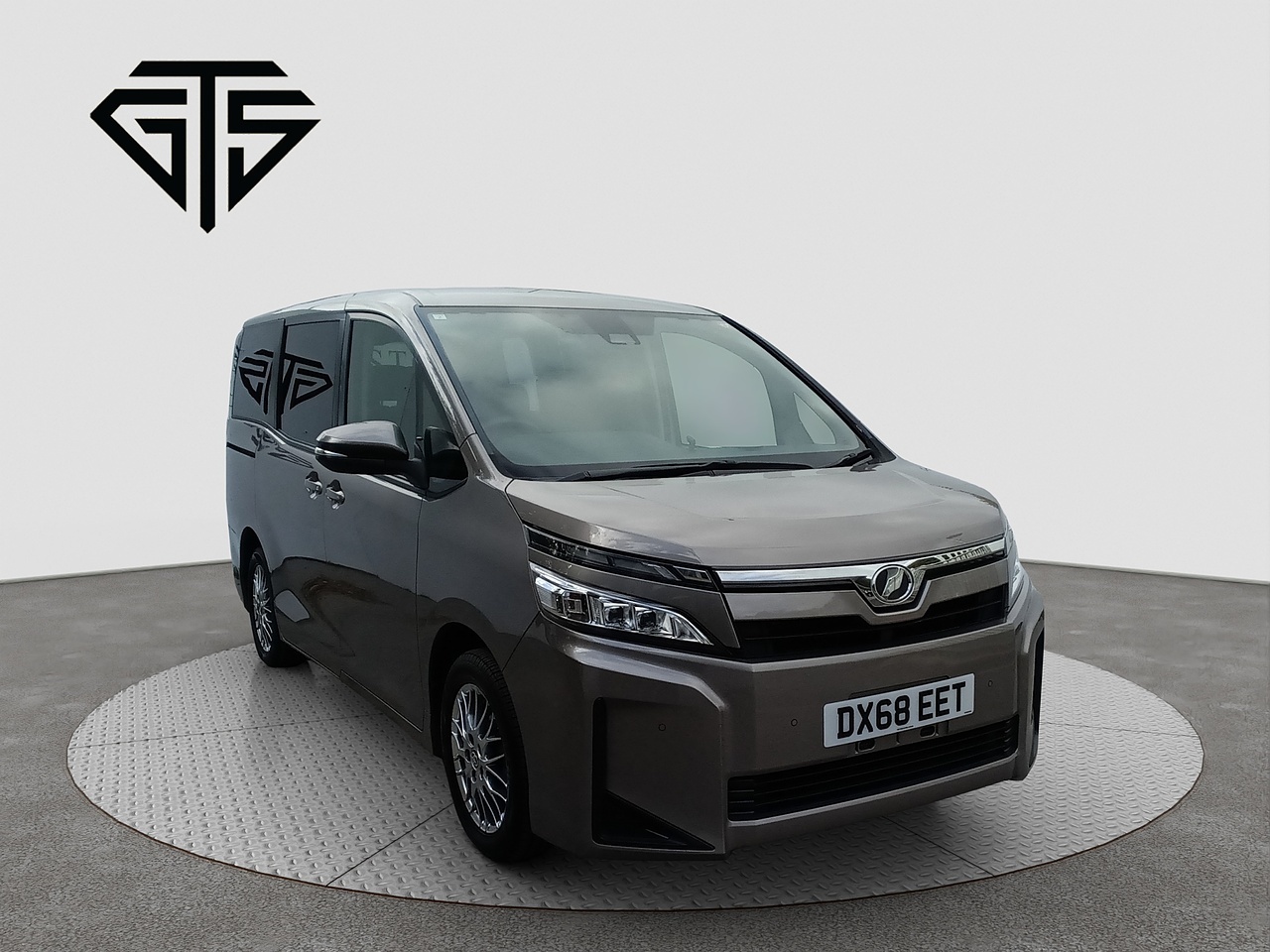 Toyota Voxy X - U8176