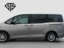 Toyota Voxy X - U8176