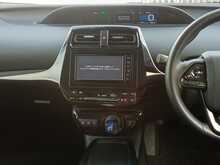 Toyota Prius S - U8178