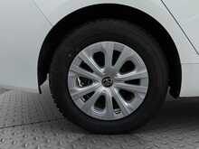 Toyota Prius S - U8178