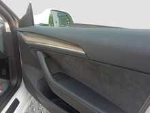 Tesla Model 3 Standard Range Plus - U8227