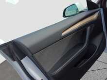 Tesla Model 3 Standard Range Plus - U8227