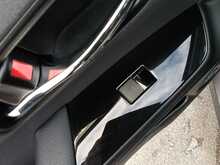 Toyota Prius S - U8268