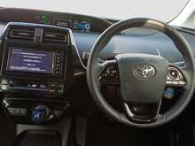 Toyota Prius S - U8268