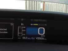 Toyota Prius S - U8268