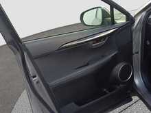 Lexus NX 300h S - U8297