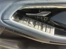 Land Rover Range Rover Evoque P300e R-Dynamic S - U8313