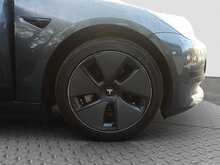 Tesla Model 3 Standard Range Plus - U8337