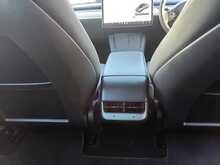 Tesla Model 3 Standard Range Plus - U8337