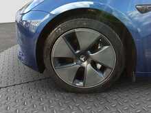 Tesla Model 3 Standard Range Plus - U8339