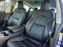 Tesla Model 3 Standard Range Plus - U8339