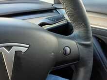 Tesla Model 3 Standard Range Plus - U8339