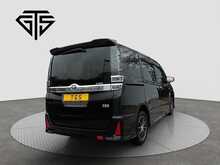 Toyota Voxy Hybrid ZS Kirameki2 - U8362