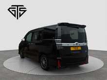 Toyota Voxy Hybrid ZS Kirameki2 - U8362