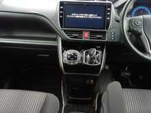 Toyota Voxy Hybrid ZS Kirameki2 - U8362