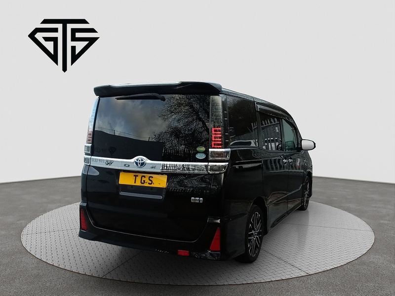 Toyota Voxy Hybrid ZS Kirameki2 - U8363