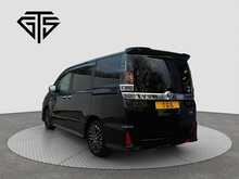 Toyota Voxy Hybrid ZS Kirameki2 - U8363