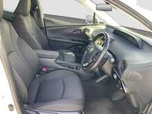 Toyota Prius S - U8368
