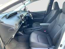 Toyota Prius S - U8368
