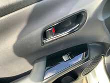 Toyota Prius S - U8368