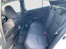 Toyota Prius S - U8368