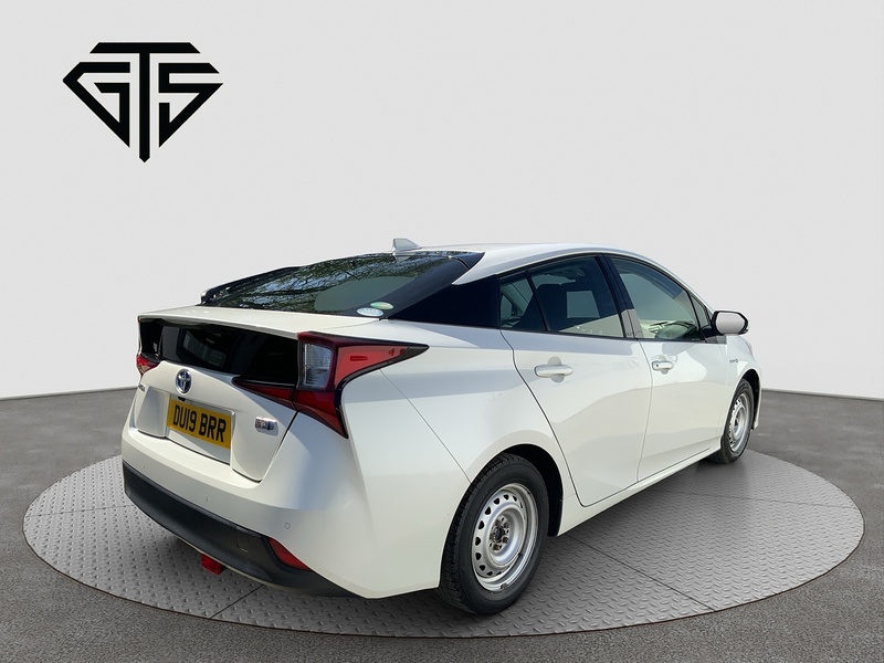 Toyota Prius S - U8368
