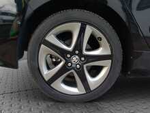 Toyota PRIUS PHV A - U8369