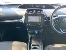 Toyota Prius S - U8371
