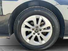 Toyota Prius S - U8371