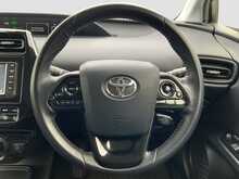 Toyota Prius S - U8373