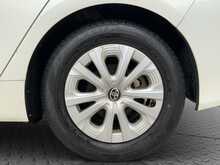 Toyota Prius S - U8373